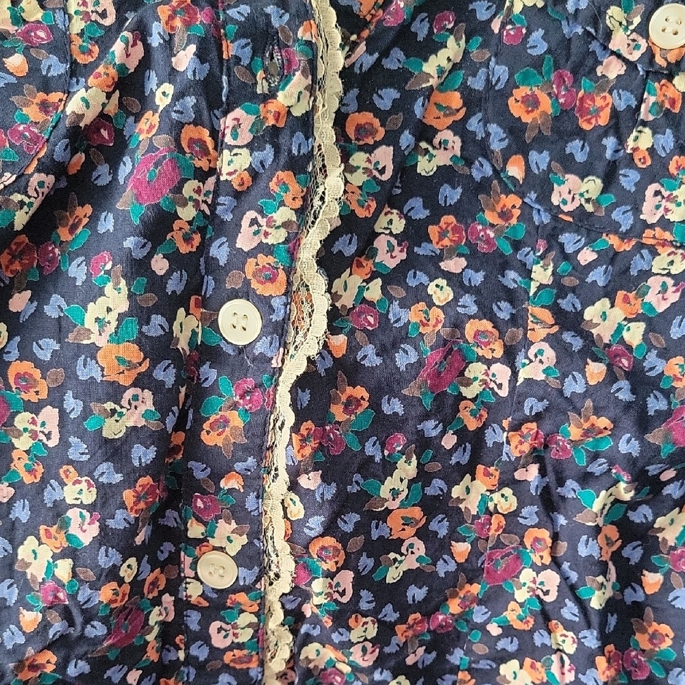 Floral Button-Up Blouse - Picture 8 of 9